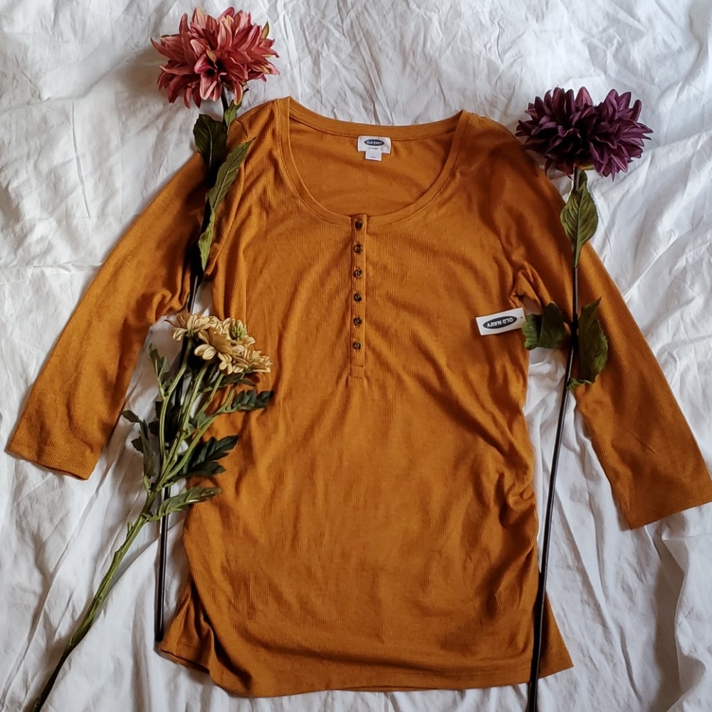 Old Navy Maternity 3/4 sleeve top NWT!